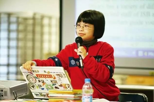 4岁写作，13岁出书怼总统，14岁与霍金同台，这个孩子让人叹服