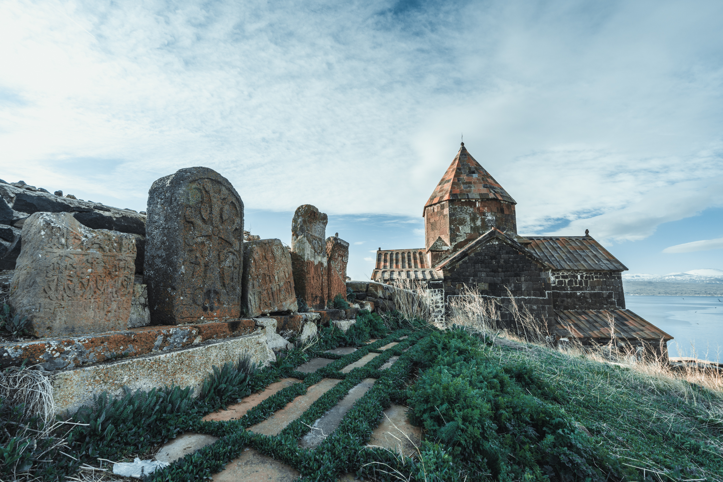 高加索的明镜，万里丝路穿过的闪亮珍珠，如今是拍照的圣地