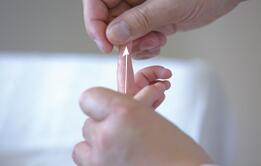 小儿打嗝停不下来,教你推拿手法和食疗秘方巧止呃