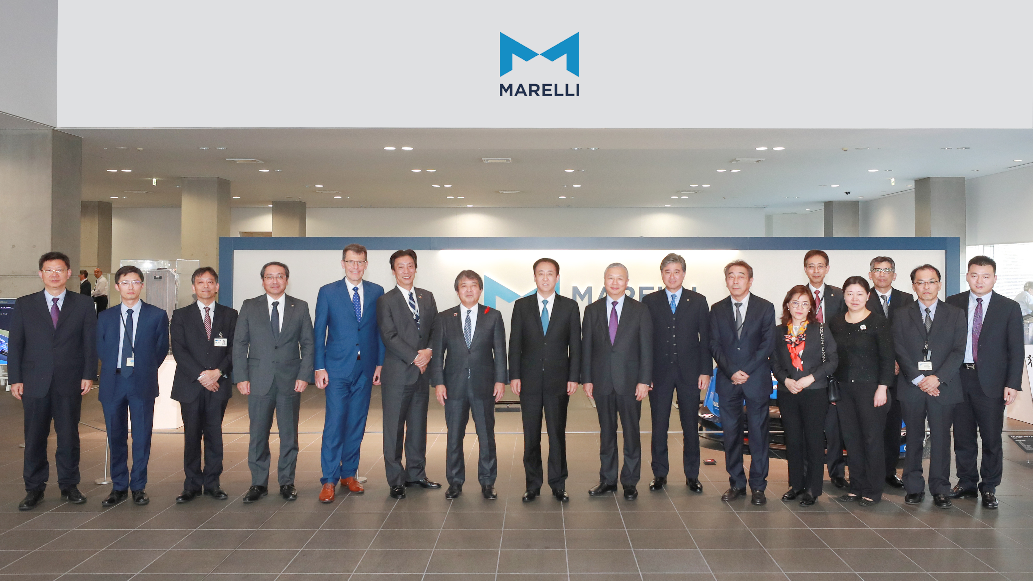 许家印为什么要造汽车,许家印考察世界顶级汽车