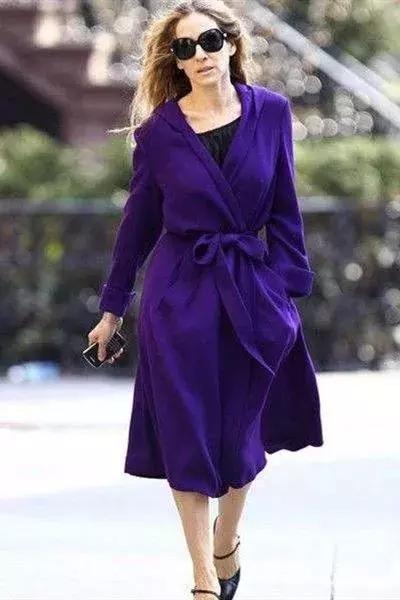 都是鹰钩鼻大美女，都爱过同一些男人，她俩的路怎么就不一样呢？