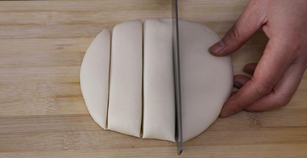 家庭版茄子馅饺子家常做法 (如何在家制作茄子馅饺子)