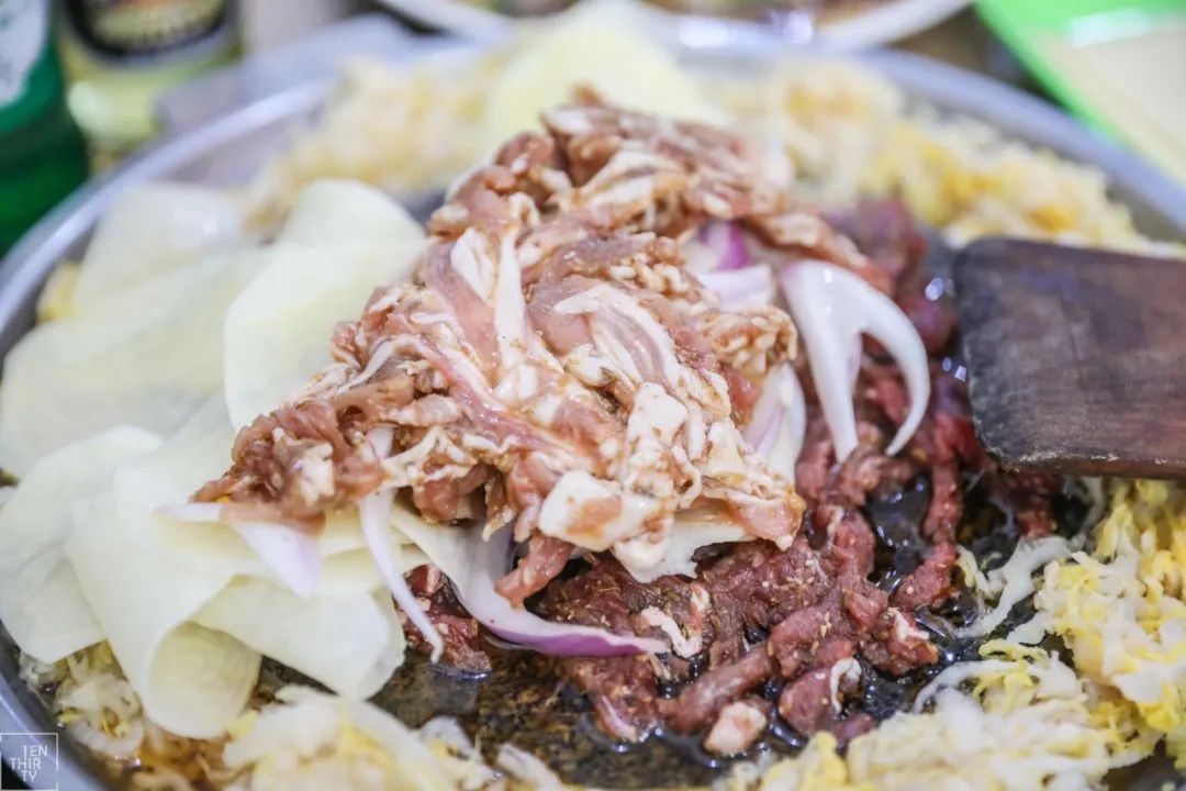 降温了吃点热乎的御寒,降温武汉