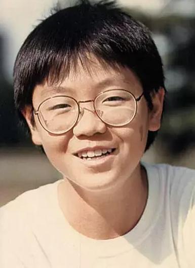 滥情的李思捷：30岁恋落选港姐，35岁被曝臀袭偷吃，马浚伟也怕他