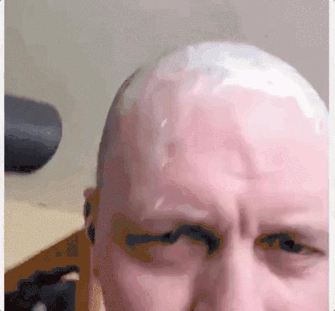 自己在家剪头发又染头发,在家自己给小女孩剪头发