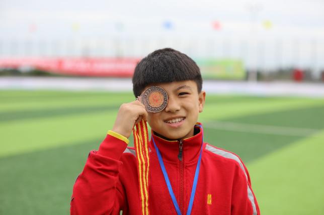 这个让班主任最头疼的中国小男孩,想去“世界杯”……