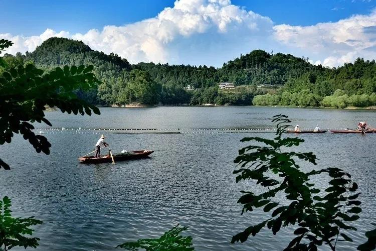 三月的南江春意盎然，湖光山色两相和，玉湖此时春正好，走起哦