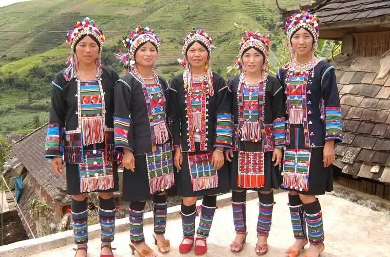 云南少数民族服饰图片,最好看的云南民族服饰