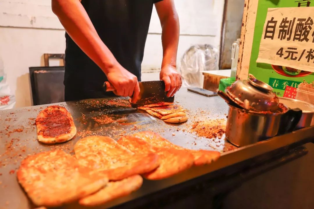 排队两小时，吃饭十分钟？传说中的老字号，真的值得排队吗？