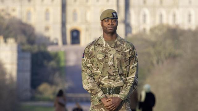 英国迫击炮事件,英国士兵迫击炮事件