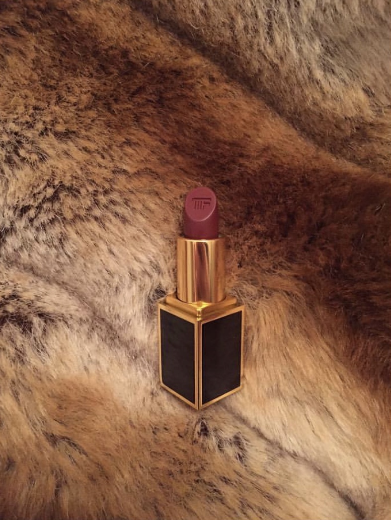 你可以没有爱情但不可以没有面包,可以没有爱情不能没有口红和香水