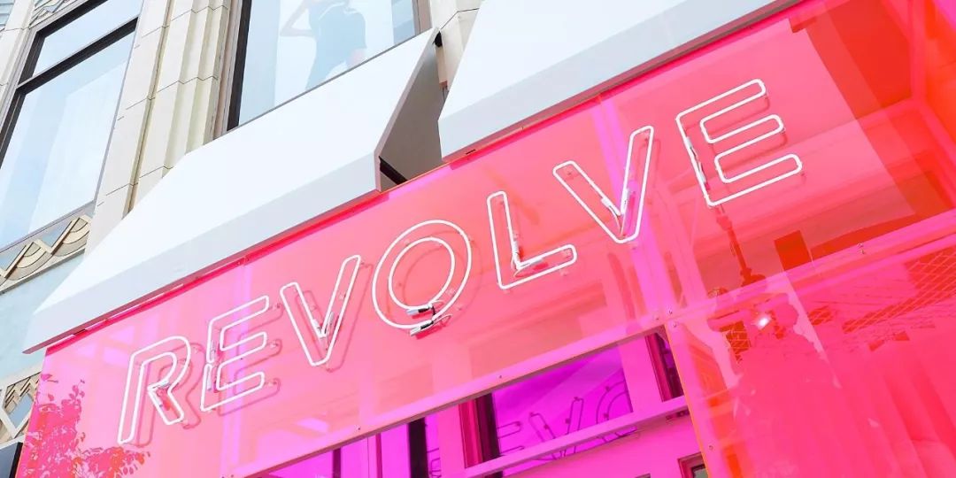 versace的创始人被枪杀,versace发生了什么