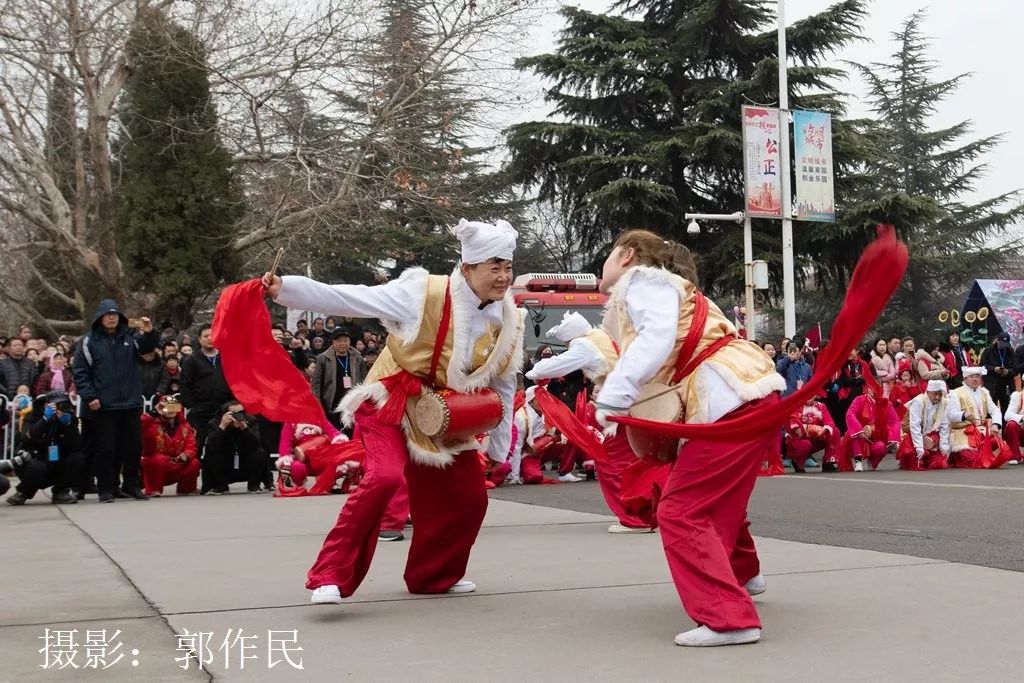 城关镇社火表演安塞腰鼓,社火打腰鼓