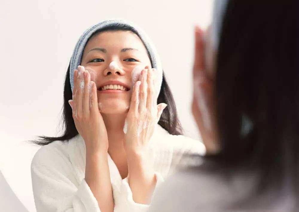 痘痘肌生活中有哪些需要注意的,痘痘肌护肤注意事项图片卡通