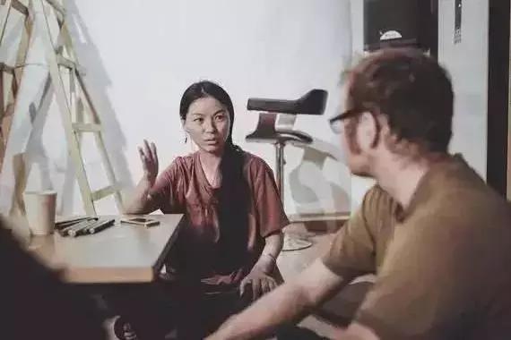 美术生哭完了继续画,气哭老师的美术生