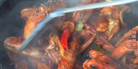 周黑鸭鸭脖的完整配方步骤,最正宗的周黑鸭商业卤制配方