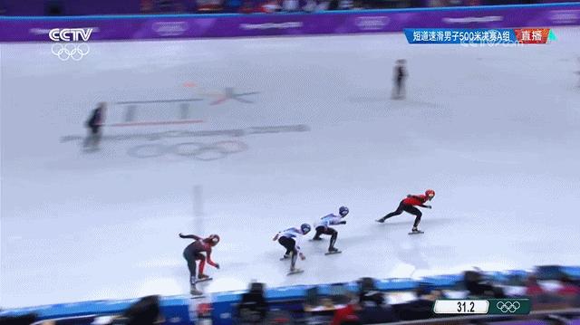 武大靖与《冰糖炖雪梨》女主比赛啃苞米,本色出演逗笑不少网友