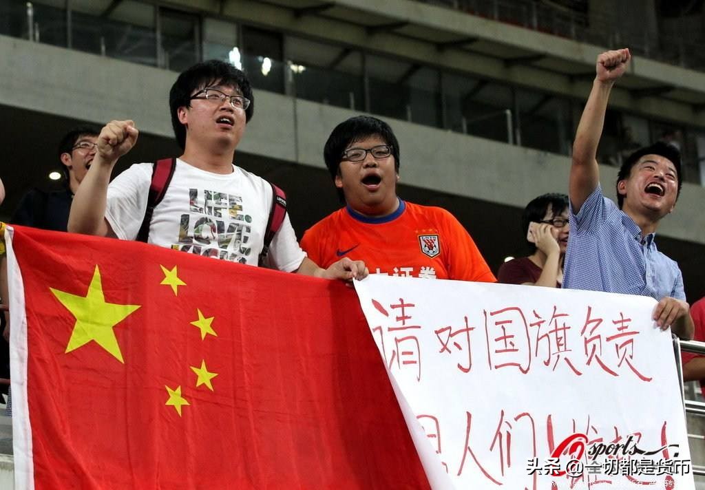 中国足球运动员收入为什么这么高,中国足球每年带来的收入