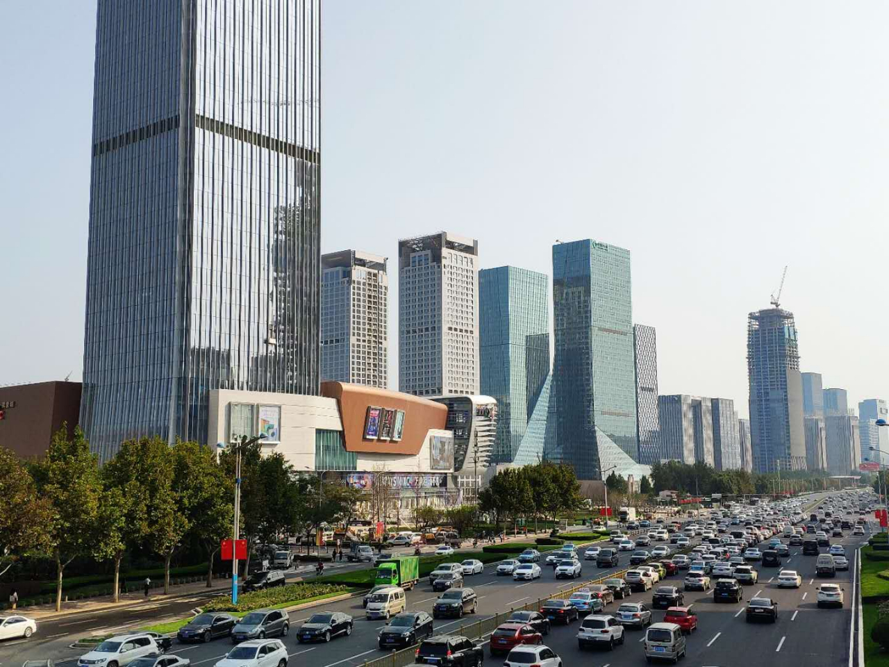 还没过节,济南这里已堵成了人山人海!最大规模的综合体开业!还有水哥王昱珩打造的绿植墙