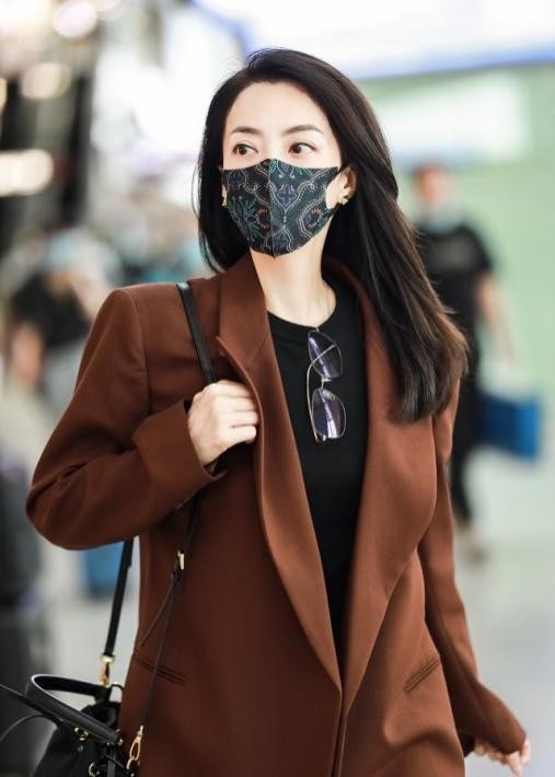 霍汶希穿绿色西装外套,霍汶希机场西装穿搭