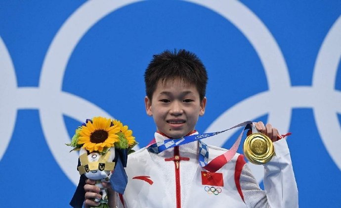 全红婵给队友发零食,全红婵获赠20万现金教练有奖金吗