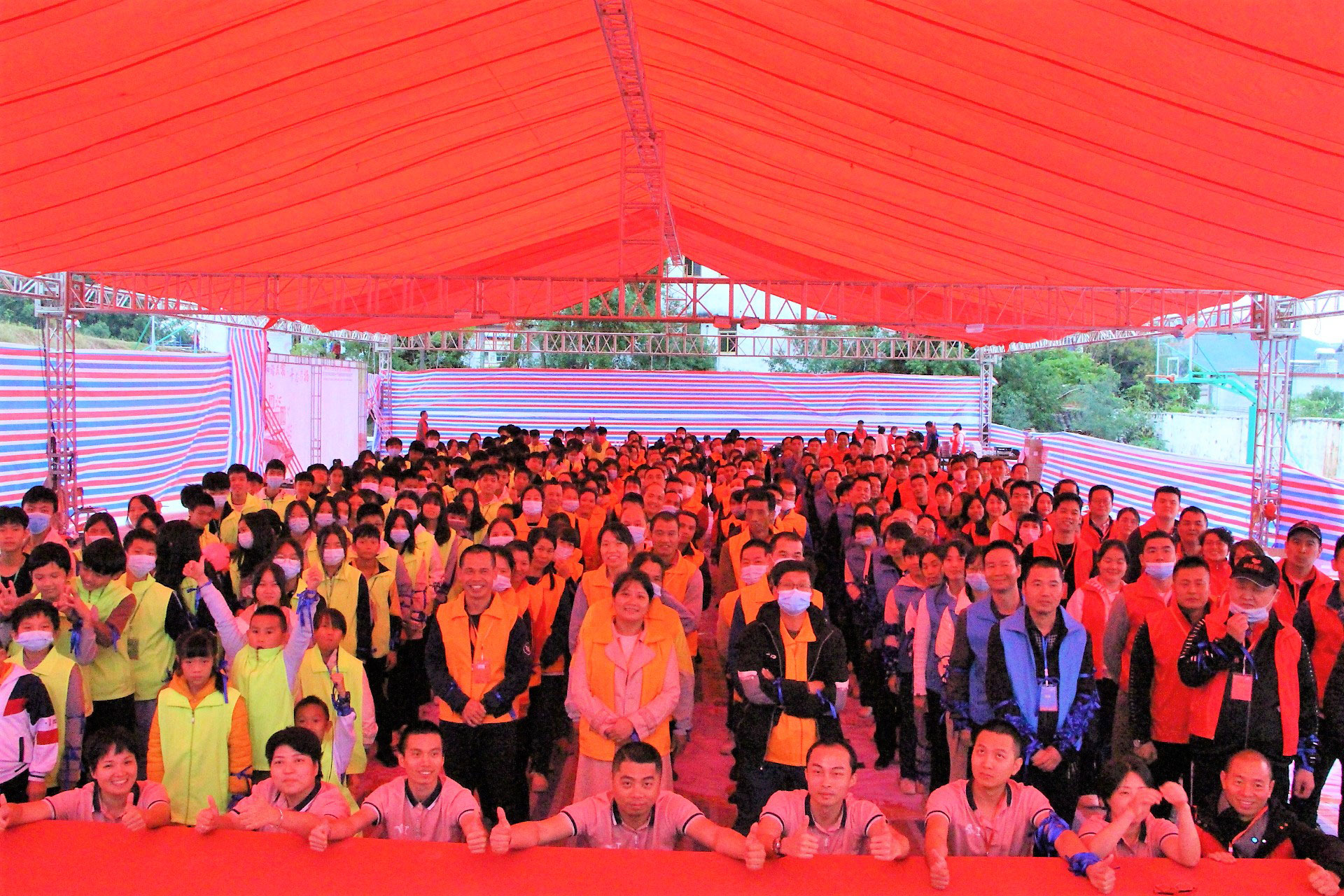 创盈芯实业联合“IN22”家族走进河源助学送爱心