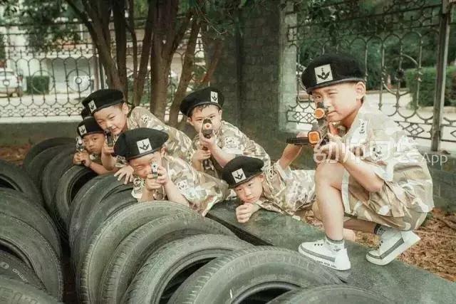 毕业最创意的毕业照多人,毕业照用什么造型好看