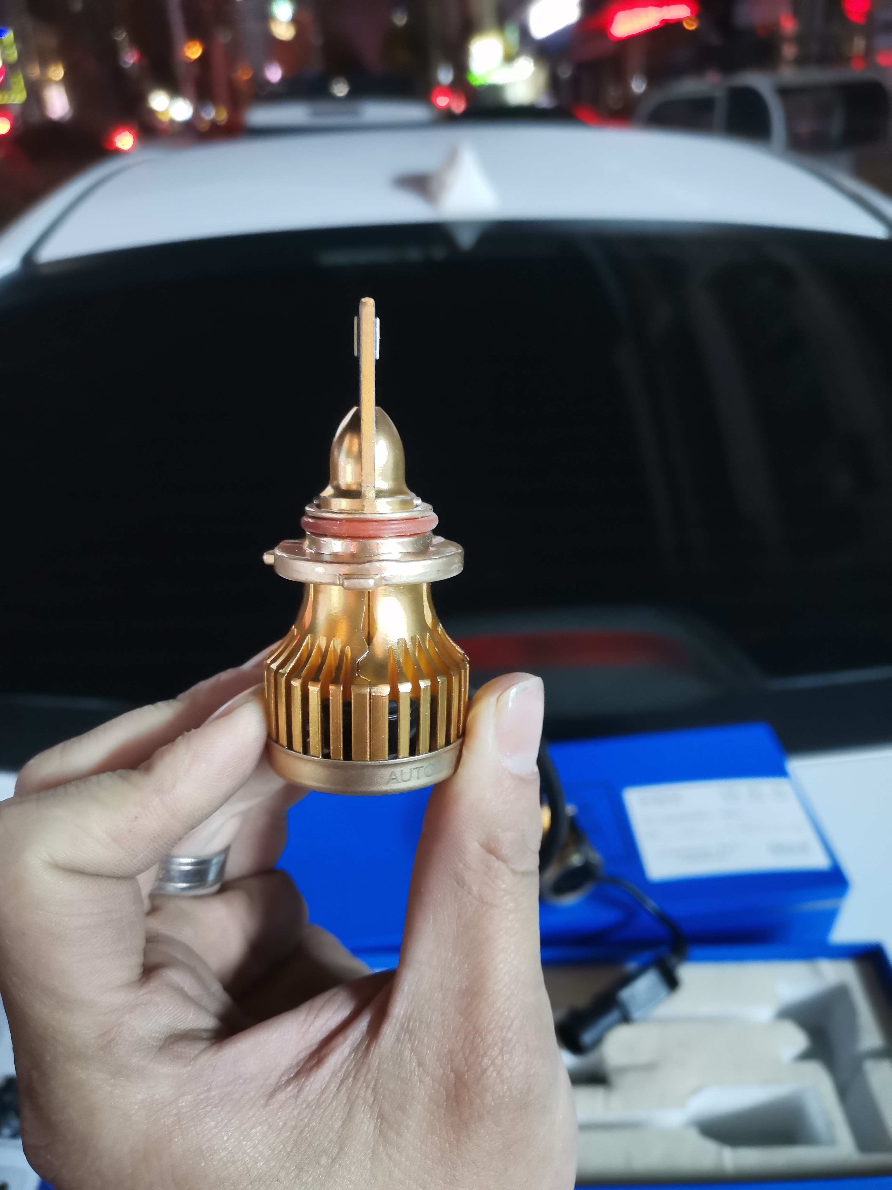 自己动手迈锐宝换氙气灯,英朗换氙气灯教程