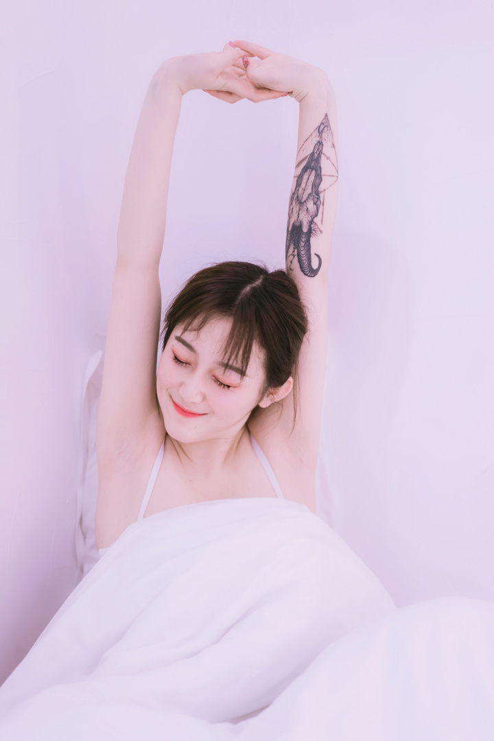 女模特在海边拍写真,19岁女模特图片写真