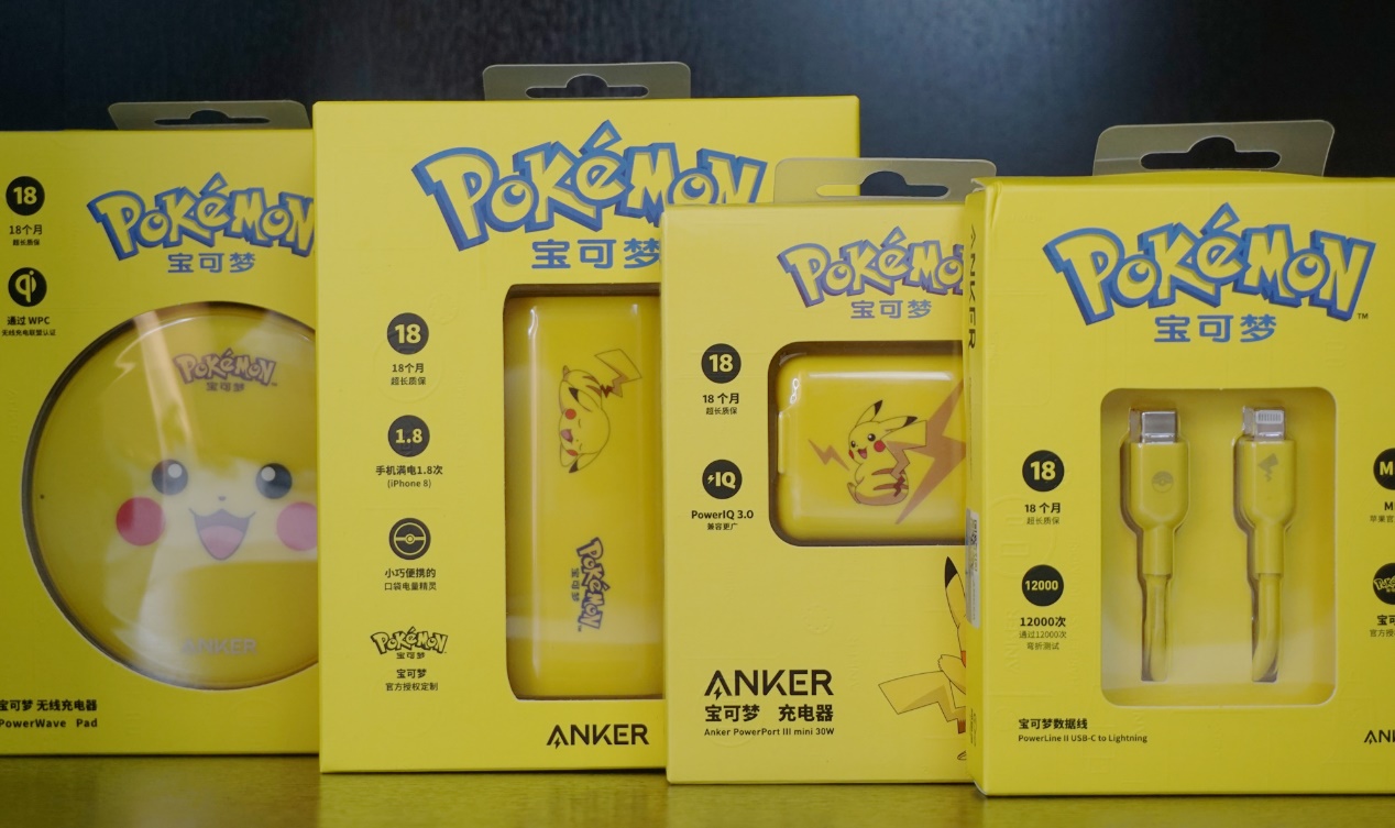 anker哆啦a梦联名款65w,anker新款磁吸底座充电宝测评