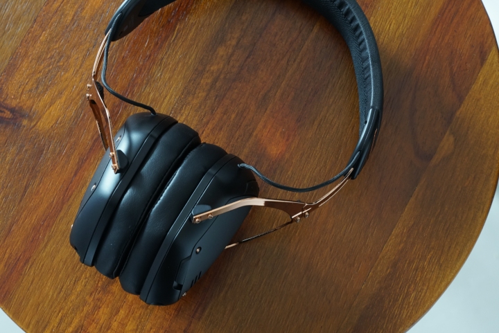 美国头戴式蓝牙耳机,可戴头盔的头戴式蓝牙耳机