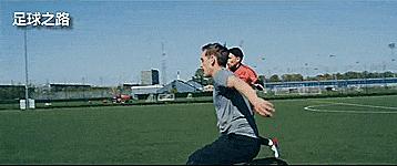 速度型前锋跑位技巧,前锋全场跑位的正确方法与技巧