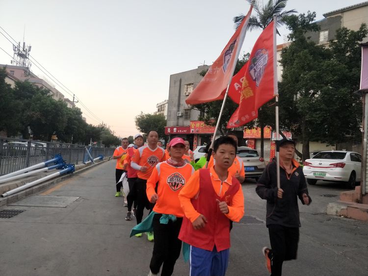 魅力深马，微马同行！六约微马助力深圳国际马拉松