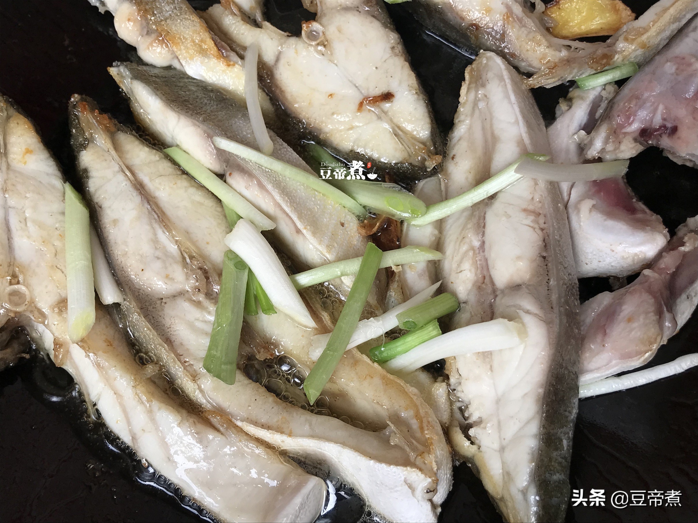 鱼别再蒸着吃了,鱼一般吃清蒸比较多保持鱼的鲜味