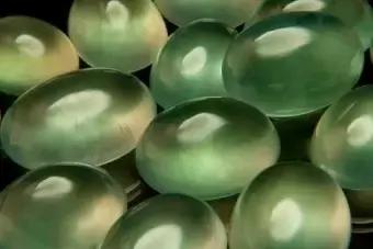 易于和陨石混淆的石头,容易混淆的玉石