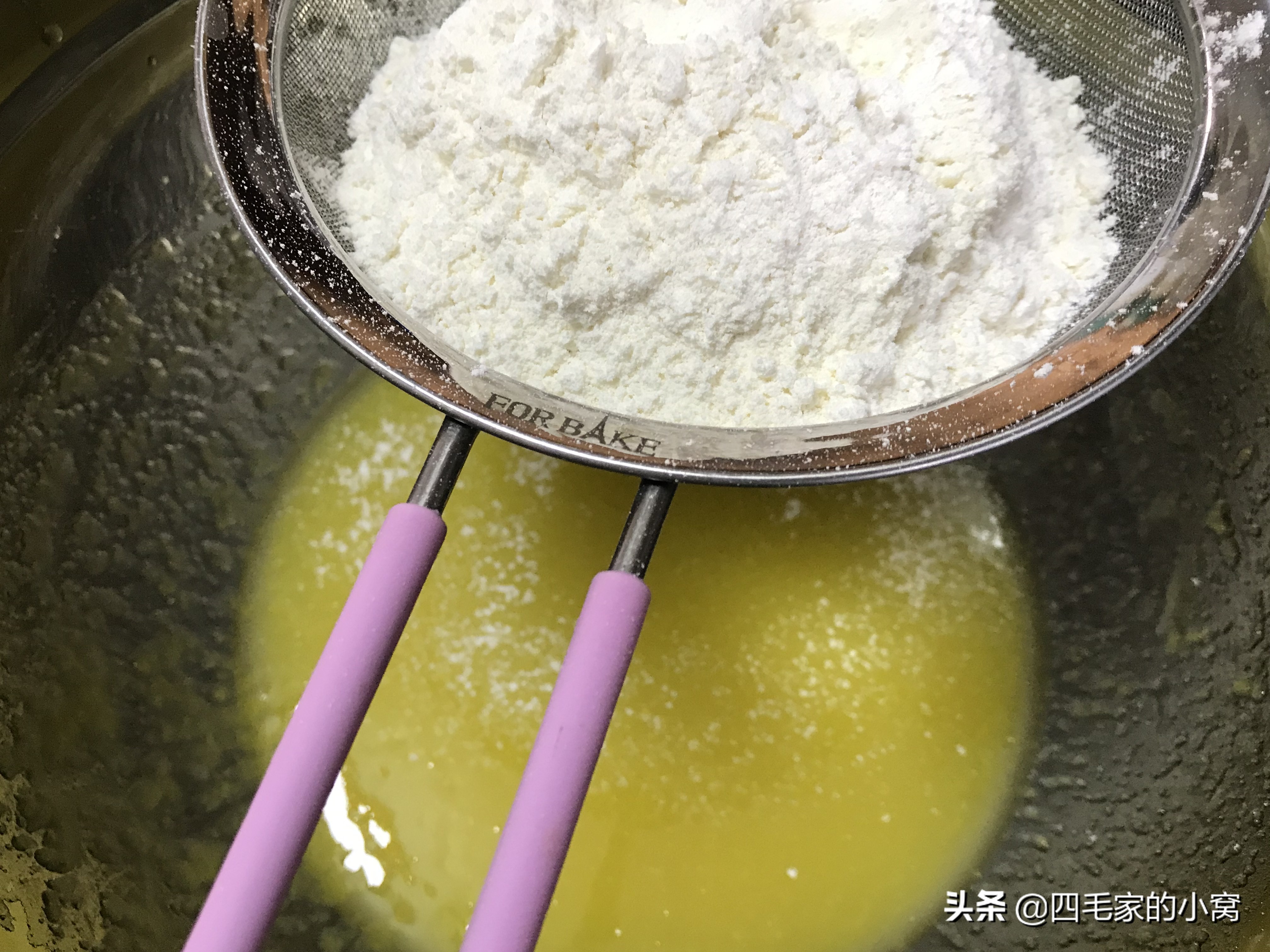 桃酥做出来放一天就不酥了,最正宗的奶酥月饼告诉你简单做法