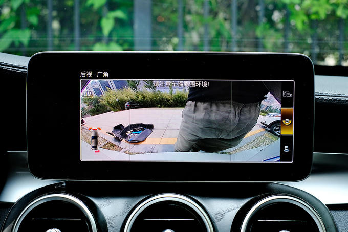 奔驰c级180落地多少钱,豪华奔驰180