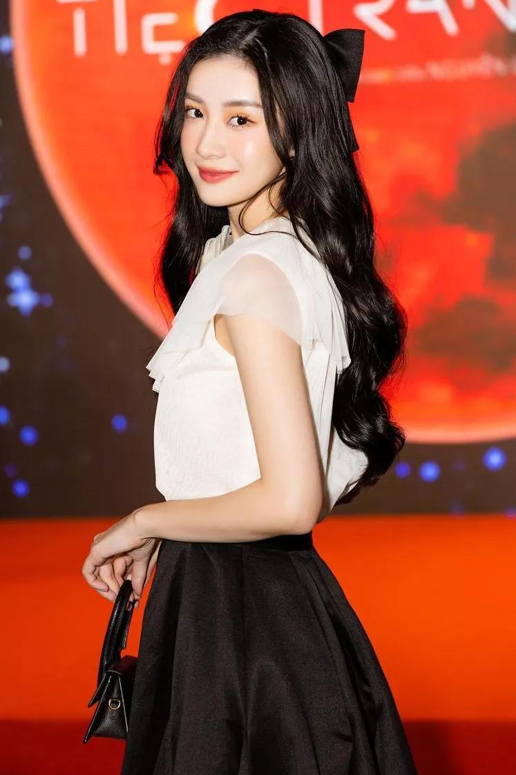 怎样剪刘海扎起来不嫌脸大,剪个刘海拯救一张脸