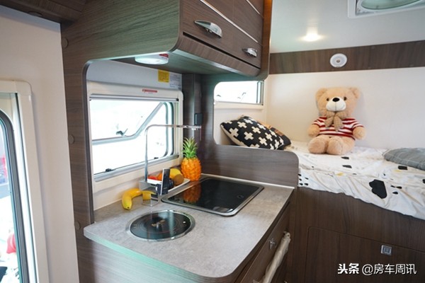 欧胜底盘短轴低顶升顶房车,欧胜底盘和宝迪底盘比较