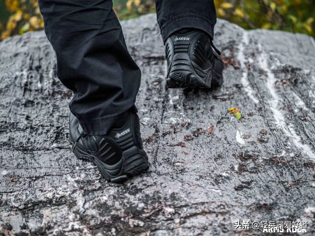 适合夏天穿的透气军靴,穿什么鞋雨天防滑最好