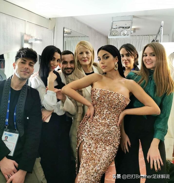 乔治娜上台主持,乔治娜发文安慰c罗