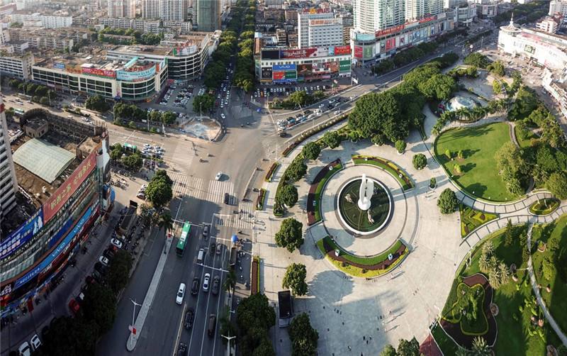 风风雨雨几十年，不停奋进和努力加上幸运，北海长成了参天大树