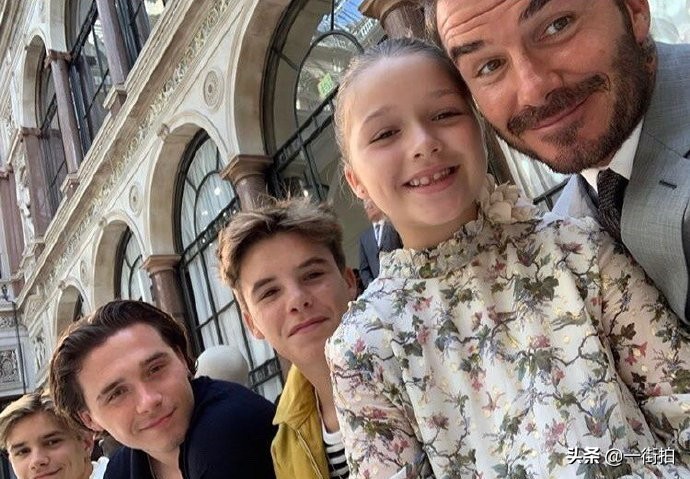 贝克汉姆晒与贝嫂红毯秀,贝克汉姆全家出街颜值爆棚