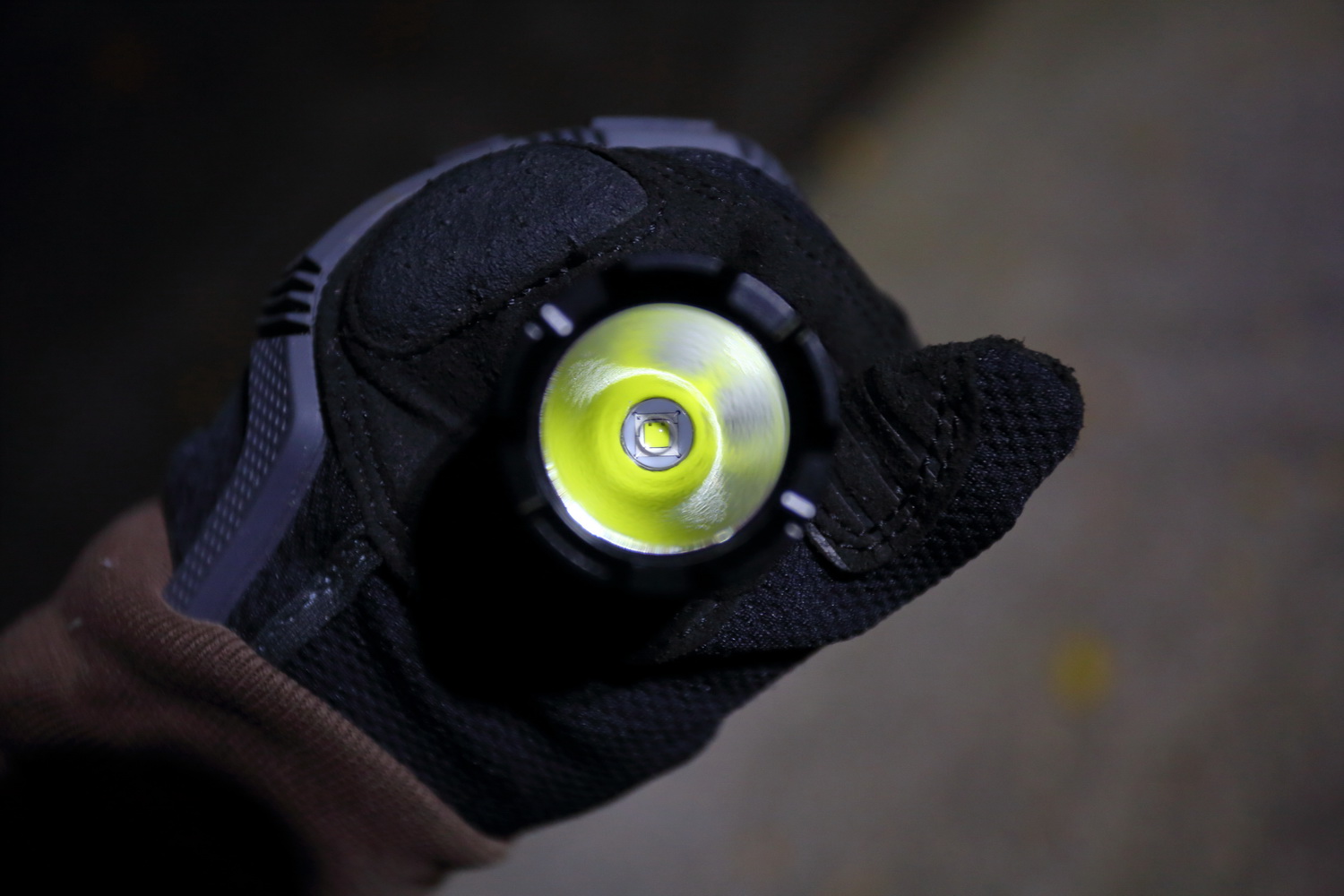 回归操作本质FENIXTK11TAC机械双模式战术电筒评测