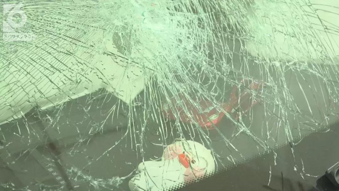 宝马车超车导致事故,宝马车刹车失控事件