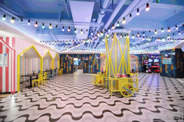 千篇一律，不如个性有趣，他们都选择了定制自己的专属瓷砖