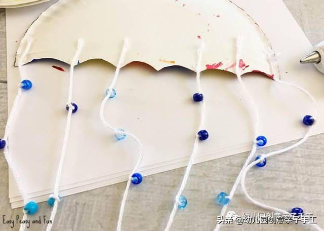 手工小伞可以折叠不用双面胶,幼儿园简单手工雨中小伞