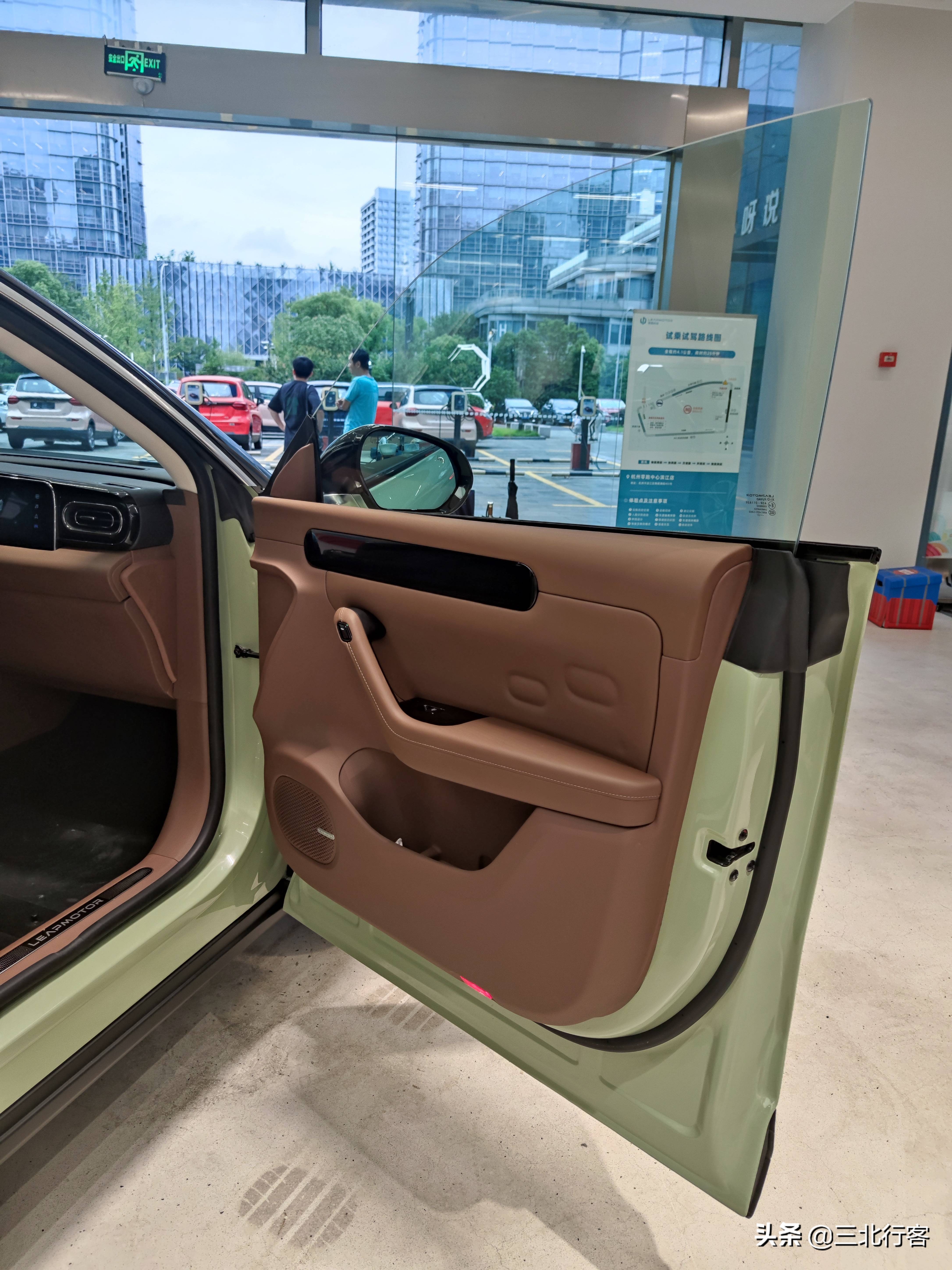 零跑c11增程版改装外观,零跑c11增程版内饰颜色实拍