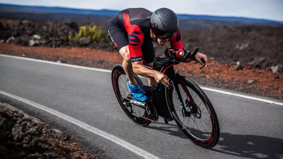 新手骑车膝盖疼的4个原因,骑车膝盖酸痛快速缓解方法