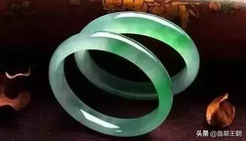 值得入手的玉镯有哪些,怎样才能买到便宜又好的玉镯